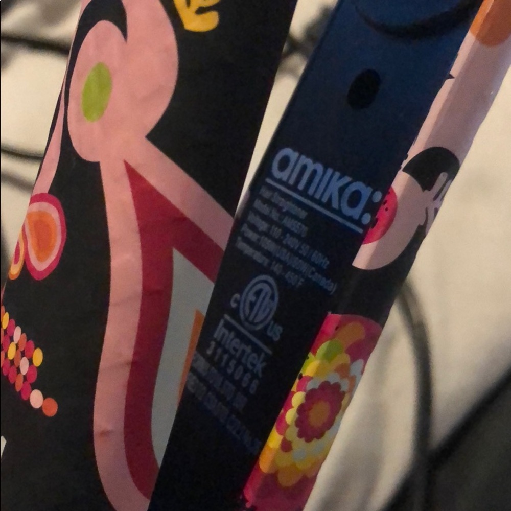 Amika ceramic hair straightener - Picture 3 of 3